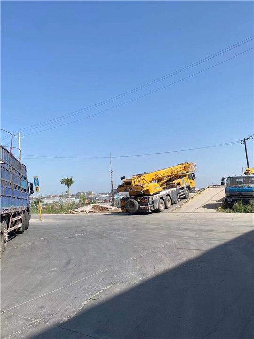 召陵区25吨吊车的租赁价格大概是多少？